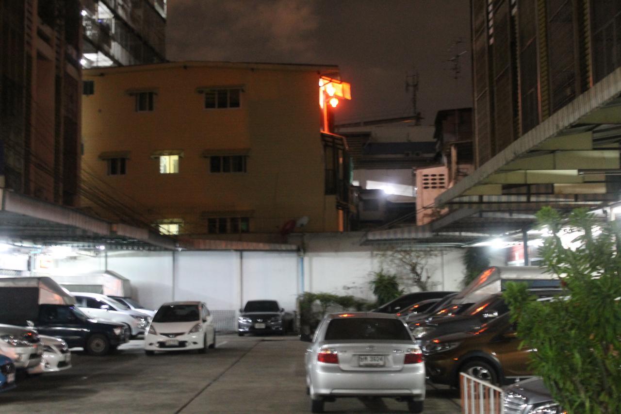 The Oasis Hostel Chinatown (Adults Only) Bangkok Exterior photo