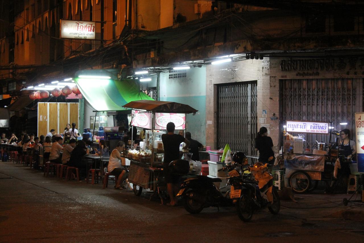 The Oasis Hostel Chinatown (Adults Only) Bangkok Exterior photo